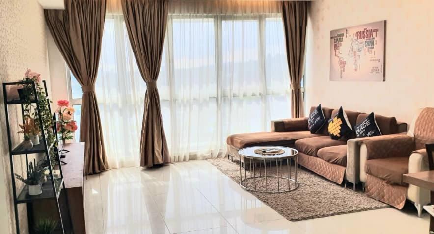 Regalia Suites With Infinity Pool Klcc By Staycation Homes Kuala Lumpur Ngoại thất bức ảnh
