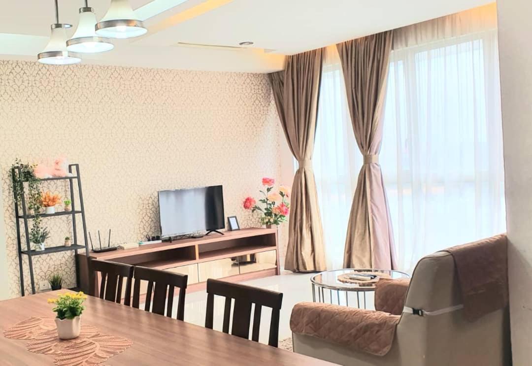 Regalia Suites With Infinity Pool Klcc By Staycation Homes Kuala Lumpur Ngoại thất bức ảnh