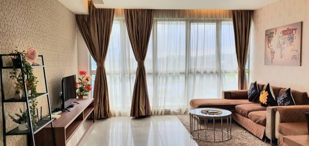 Regalia Suites With Infinity Pool Klcc By Staycation Homes Kuala Lumpur Ngoại thất bức ảnh