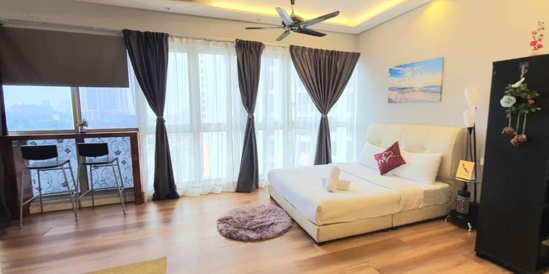 Regalia Suites With Infinity Pool Klcc By Staycation Homes Kuala Lumpur Ngoại thất bức ảnh