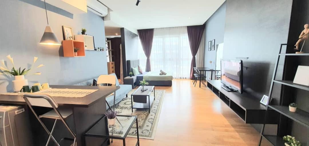 Regalia Suites With Infinity Pool Klcc By Staycation Homes Kuala Lumpur Ngoại thất bức ảnh
