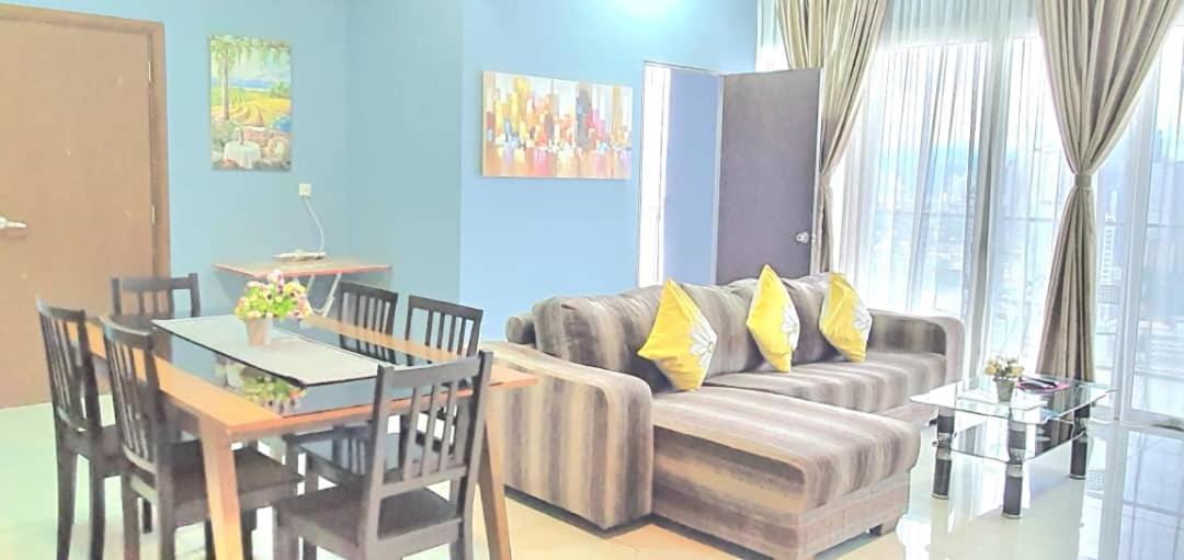Regalia Suites With Infinity Pool Klcc By Staycation Homes Kuala Lumpur Ngoại thất bức ảnh