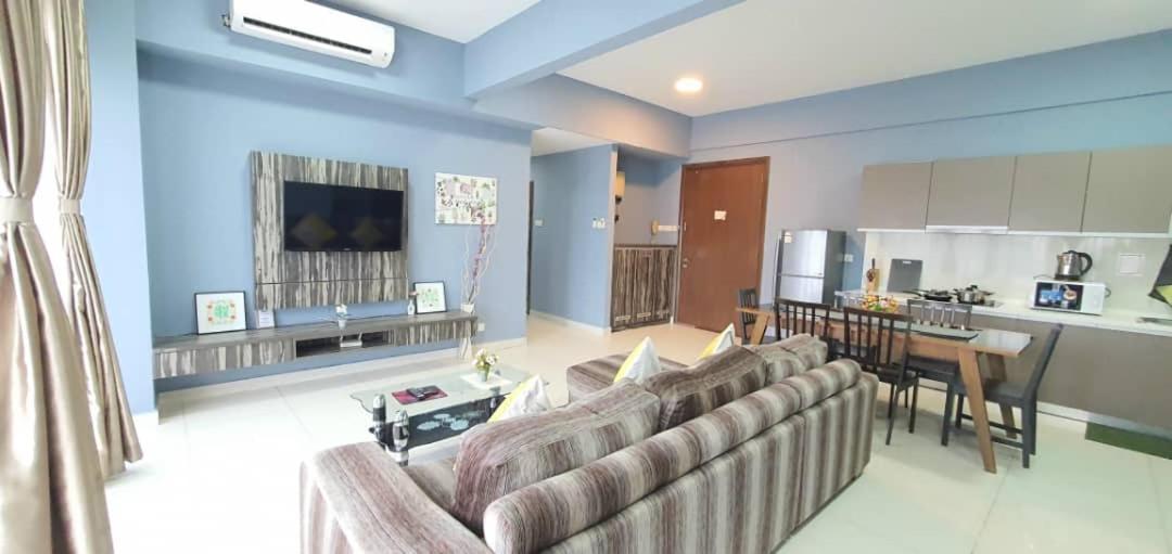 Regalia Suites With Infinity Pool Klcc By Staycation Homes Kuala Lumpur Ngoại thất bức ảnh