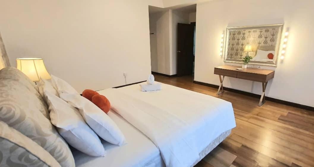 Regalia Suites With Infinity Pool Klcc By Staycation Homes Kuala Lumpur Ngoại thất bức ảnh